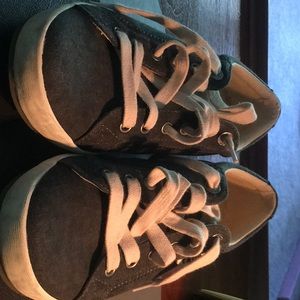 Taos causal sneakers